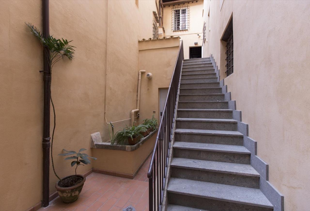 Cozy Apartment In Via Degli Spagnoli - Fromhometorome Exterior photo